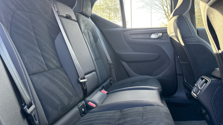 Volvo XC40 2.0 B3P Plus Dark 5dr Auto Petrol Estate